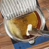 Karuya Fry Pot in use
